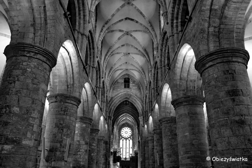 Normańskie kolumny - Katedra św. Magnusa w Kirkwall, Orkady, Szkocja