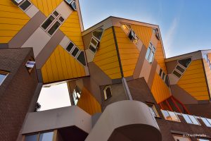 Błękitne niebo i żółte sześciany, Rotterdam, Cube Houses