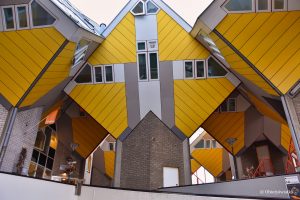 Więc chodź, pomaluj mój świat, na żółto .... - Cube Houses, Rotterdam