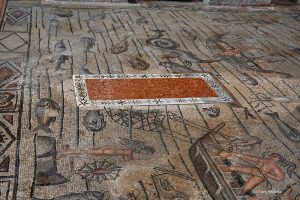 Zabytkowa wczesnochrześcijańska mozaika w Bazylice w Akwilei