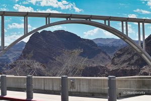 Mike O’Callaghan – Pat Tillman Memorial Bridge - most nad rzeką Kolorado i zaporą Hoovera, łączący Nevadę z Arizoną