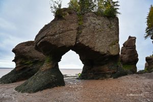 Naturalne zadaszenie ;) - Hopewell Rocks, Nowy Brunszwik, Kanada
