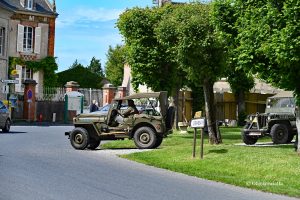 Na ulicach Normandii - stare wojskowe pojazdy, 80. rocznica lądowania aliantów, D-Day